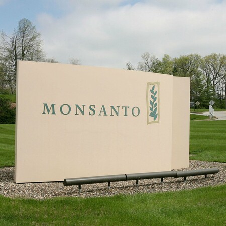 Η Monsanto «φακέλωνε» δημοσιογράφους και πολιτικούς στη Γαλλία