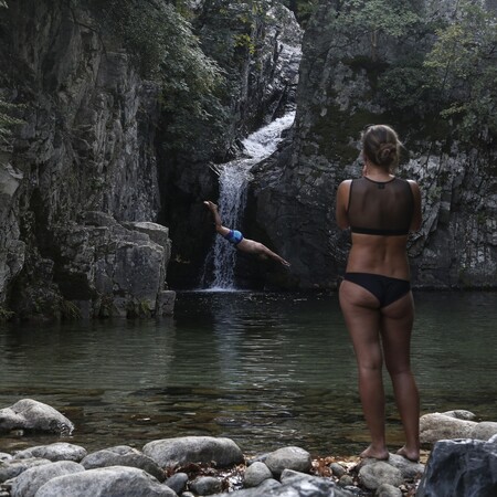 Όλη μέρα γυμνοί στους καταρράκτες της Σαμοθράκης