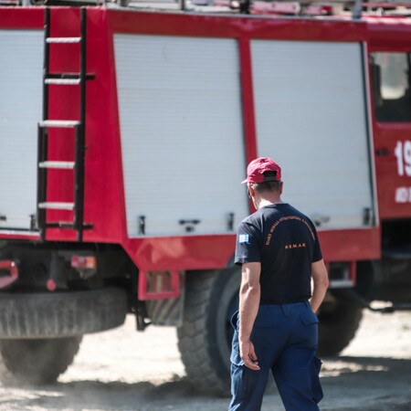 Πυρκαγιά στη Λυκόβρυση - Κινητοποίηση της Πυροσβεστικής