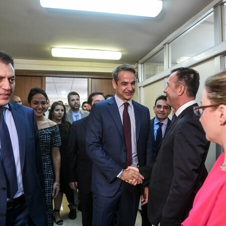 Στο υπουργείο Εργασίας ο Μητσοτάκης