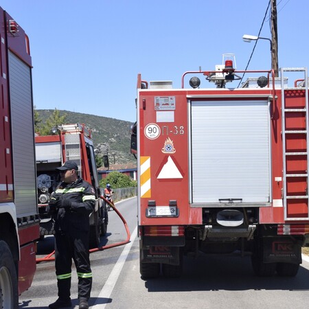 Οριοθετήθηκαν οι φωτιές σε Μαραθώνα και Άγιο Ανδρέα