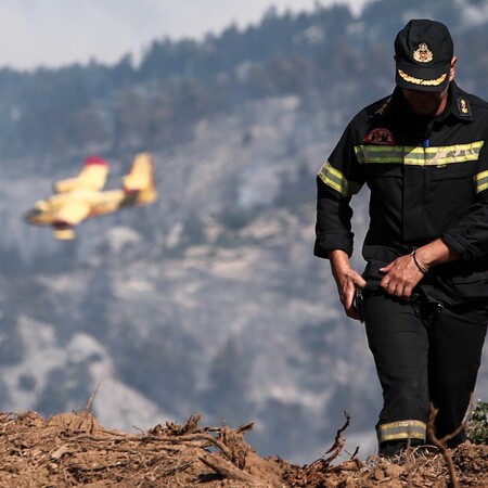 Φωτιά στην Εύβοια: Με επιτυχία χειρουργήθηκε ο εθελοντής πυροσβέστης που τραυματίστηκε