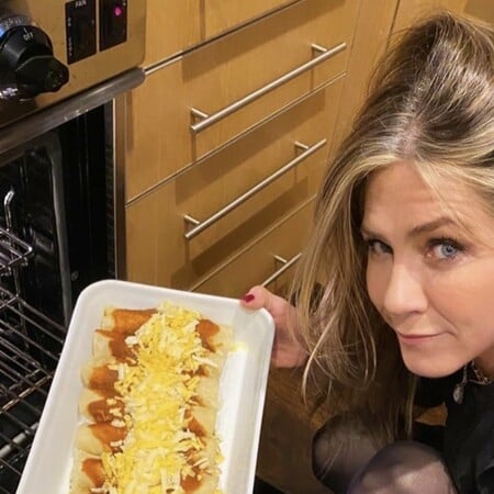 «Τζίμι Κίμελ, ορίστε οι γ***** enchiladas σου»: Το επικό "Friendsgiving" της Τζένιφερ Άνιστον