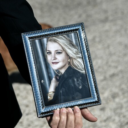 Το τελευταίο αντίο στη Σοφία Κοκοσαλάκη - Πλήθος κόσμου στην κηδεία της σχεδιάστριας