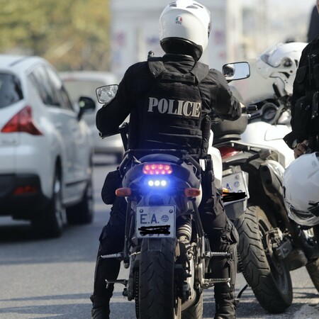 Μαφιόζικο χτύπημα στο Χαϊδάρι: Η λευκή μοτοσικλέτα και ο ρόλος των δύο αστυνομικών