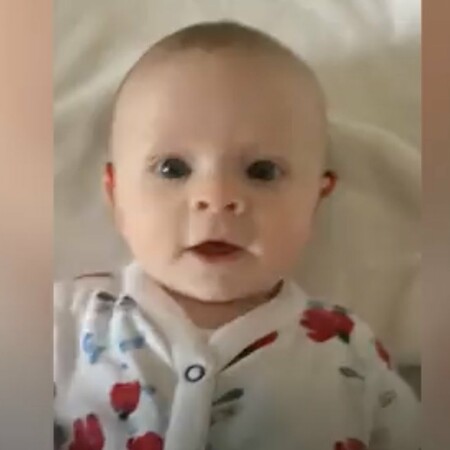 Μωρό με κώφωση ακούει έκπληκτο τους γονείς του - Συγκινητικό βίντεο