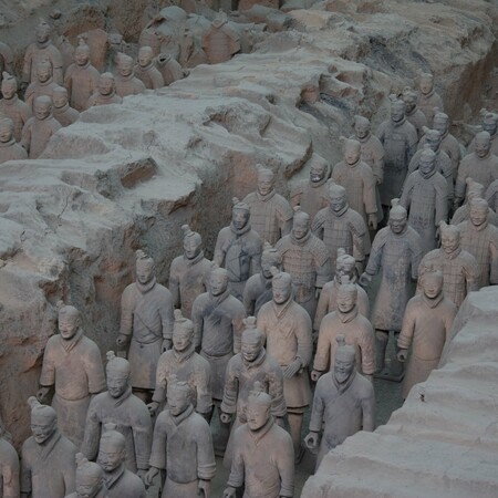 Εντυπωσιακή ανακάλυψη στην Κίνα: Αρχαιολόγοι ξέθαψαν 200 αγάλματα «πήλινων στρατιωτών»