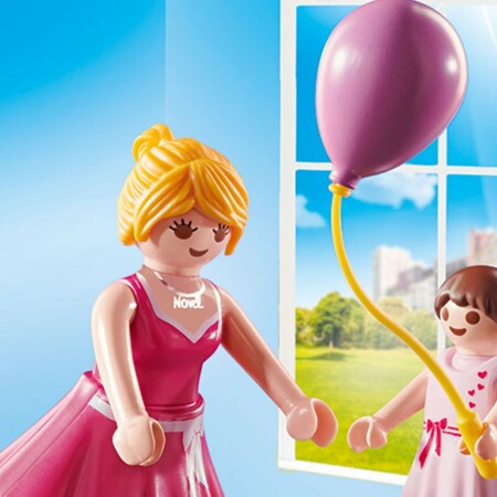 Playmobil play & give: Επιστρέφει για 8η χρονιά για να αναδείξει την αξία του νονού και της νονάς