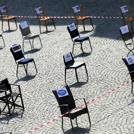 Άδειες καρέκλες στις πλατείες - Σήμερα η διαμαρτυρία για τα εστιατόρια, καφέ και μπαρ