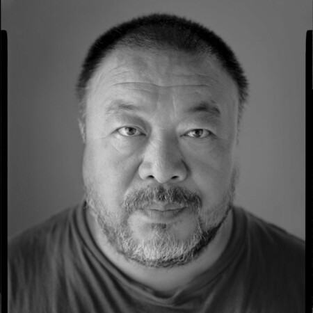 Ο Ai Weiwei μιλά στη LIFO: «Ο ΠΟΥ και η Κίνα διέπραξαν έγκλημα»