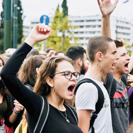 Όπισθεν ολοταχώς! Ο αστυνομικός διευθυντής θα αποφασίζει εάν έχεις δικαίωμα να διαμαρτυρηθείς!