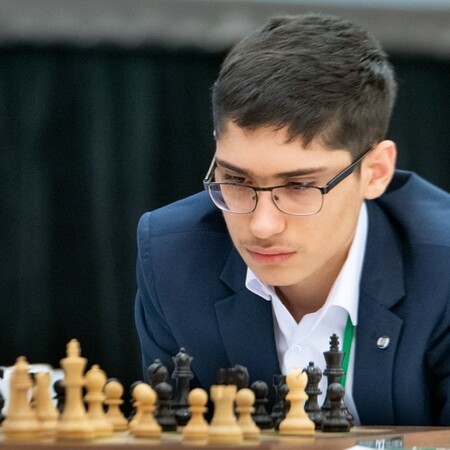 Σκάκι: Έφηβος από το Ιράν νίκησε τον παγκόσμιο πρωταθλητή Μάγκνους Κάρλσεν