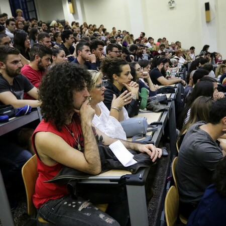 Με διανομή κατ' οίκον τα συγγράμματα των φοιτητών για το εαρινό εξάμηνο