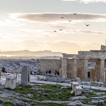 Κόντρα ΣΥΡΙΖΑ - Μενδώνη για το αναβατόριο της Ακρόπολης