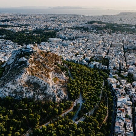 Λυκαβηττός: Το σήμερα και η ιστορία του μέσα από πρωτότυπες εικόνες και αρχειακό υλικό