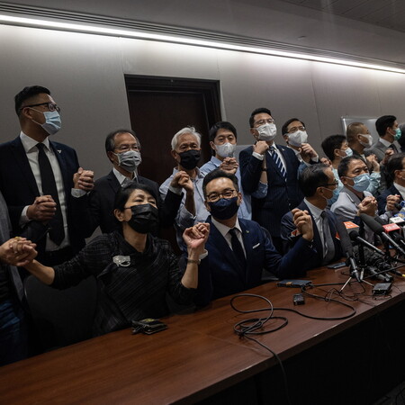 Χονγκ Κονγκ: Παραιτούνται όλοι οι βουλευτές της φιλοδημοκρατικής αντιπολίτευσης