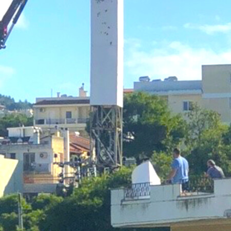 Kαμουφλαρισμένη κεραία κινητής τηλεφωνίας βρέθηκε μέσα σε καμινάδα στην Κηφισιά
