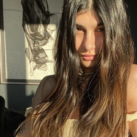 «Έλα στο παραβάν, μωρό μου»: Η Mia Khalifa καλεί τους Αμερικανούς να ψηφίσουν με μία παρωδία αισθησιακού βίντεο