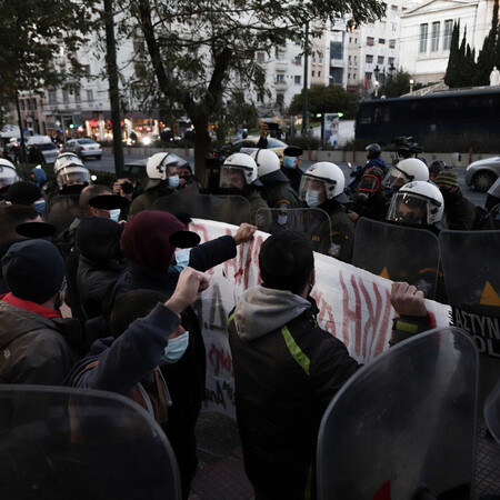 Προπύλαια: Συγκέντρωση αλληλεγγύης για τον Κουφοντίνα - Κλειστός ο σταθμός του Μετρό «Πανεπιστήμιο»