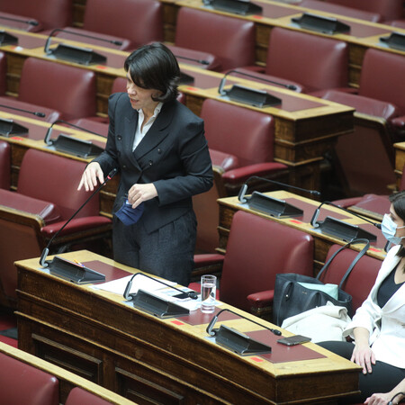 Βουλευτής του ΣΥΡΙΖΑ χαρακτήρισε «επιδειξία» τον Μητσοτάκη- Ένταση στη Βουλή
