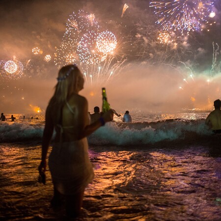 Santa on the beach: Πρωτοχρονιά στις παραλίες όλου του κόσμου