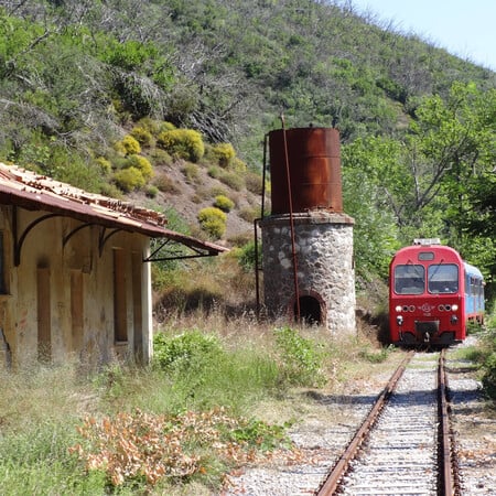 Το εγκαταλελειμμένο σιδηροδρομικό δίκτυο της Πελοποννήσου