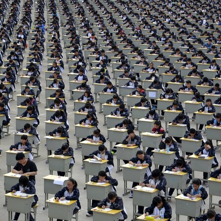 20 θεαματικές φωτογραφίες που δείχνουν πόσο τρομακτικά πυκνοκατοικημένη είναι η Κίνα