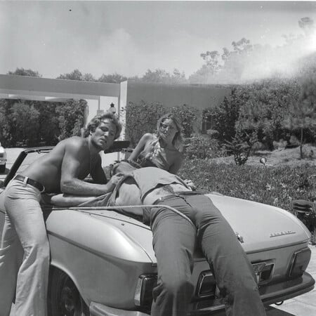 Μερικές ακόμη τολμηρές φωτογραφίες από τη βιοτεχνία του ελληνικού soft-porn