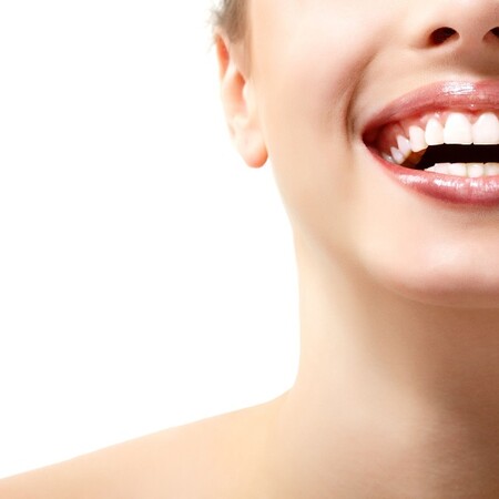 Προειδοποιήσεις από τον Οδοντιατρικό Σύλλογο Αττικής για τη λεύκανση δοντιών εκτός οδοντιατρείου