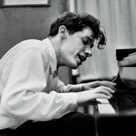 Glenn Gould: Ο μεγάλος πιανίστας που γεννήθηκε σαν σήμερα το 1932