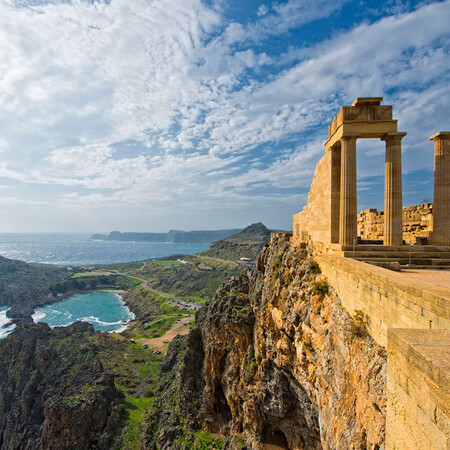 Ρόδος: Ιβίσκοι, ήλιος και ελαφάκια