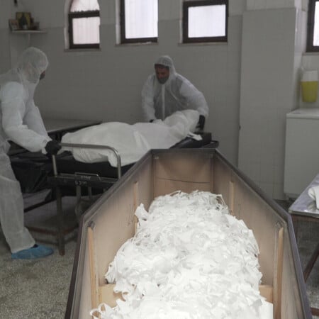 «Παρόντες»: Η πολυσυζητημένη ταινία του Γιώργου Αυγερόπουλου για την πανδημία