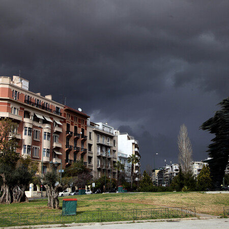 Σαρώνει η κακοκαιρία Βικτώρια: Καταστροφές στην Κρήτη - Ασταμάτητη βροχή στην Αττική