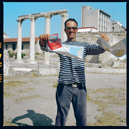 Ο Γιάννης Καρλόπουλος αφηγείται τη ζωή του στη LIFO