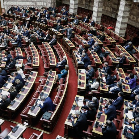 Βουλή: Υπερψηφίστηκε το άρθρο για την ισοδυναμία των πτυχίων κολεγίων - Θύελλα αντιδράσεων