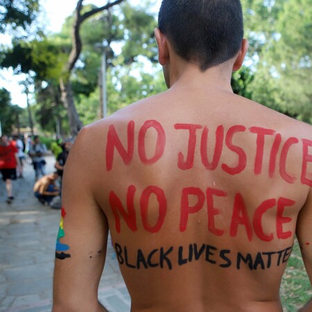 Γυμνή ποδηλατοδρομία στη Θεσσαλονίκη: Με μηνύματα για το περιβάλλον και το Black Lives Matter