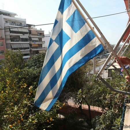 Σημαία στο μπαλκόνι