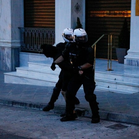 Επεισόδια και χημικά στο Σύνταγμα - Μετά την πορεία για τον Τζορτζ Φλόιντ