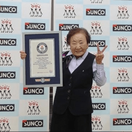 Παγκόσμιο ρεκόρ Γκίνες κατέρριψε 90χρονη Γιαπωνέζα -Η μεγαλύτερη ηλικιακά διευθύντρια γραφείου 