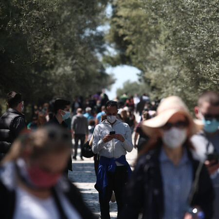 Lockdown: Αλλαγές από σήμερα στο ωράριο κυκλοφορίας- Τι ισχύει για καταστήματα, εκκλησίες και μετανικήσεις