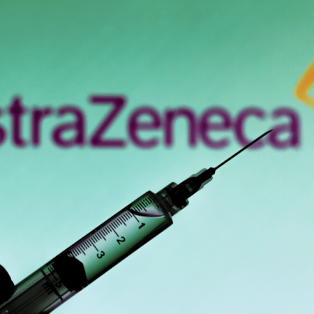 Εμβόλιο AstraZeneca: Έκτακτη σύσκεψη της Επιτροπής Εμβολιασμών για τα ηλικιακά όρια 