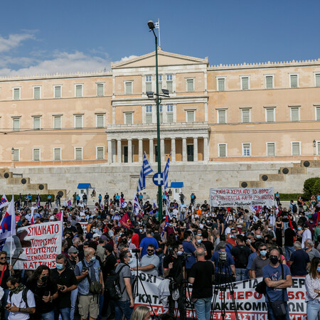 Σε εξέλιξη συγκεντρώσεις στο Σύνταγμα- Ποιοι δρόμοι είναι κλειστοί