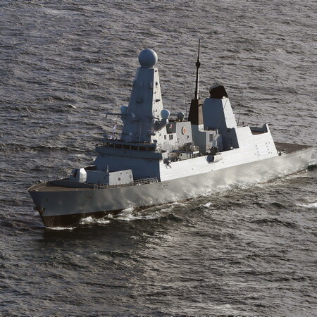 Μαύρη Θάλασσα: «Προειδοποιητικά πυρά» από ρωσικό πολεμικό πλοίο σε βρετανικό αντιτορπιλικό