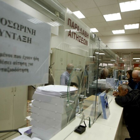 Πολίτης περιμένει 3 χρόνια να του μετρήσουν τα ένσημα- Νέα καταγγελία για ΕΦΚΑ