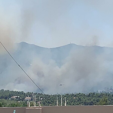 Φωτιά στη Σταμάτα: Ενισχύονται οι πυροσβεστικές δυνάμεις- Μήνυμα στους πολίτες να είναι σε ετοιμότητα