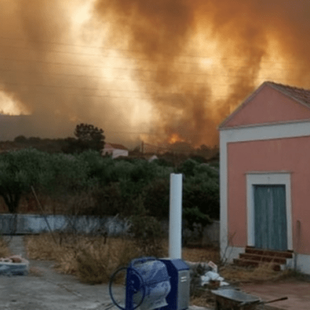 Ανεξέλεγκτη η φωτιά στη Ρόδο: Μήνυμα 112 σε κατοίκους να απομακρυνθούν Πυρκαγιές σε Αγρίνιο, Φάρσαλα και Σουφλί