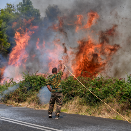 Φωτιά - Αρκαδία: Χειροτερεύει η κατάσταση στα πύρινα μέτωπα- Νέο μήνυμα από το 112 για εκκένωση χωριών