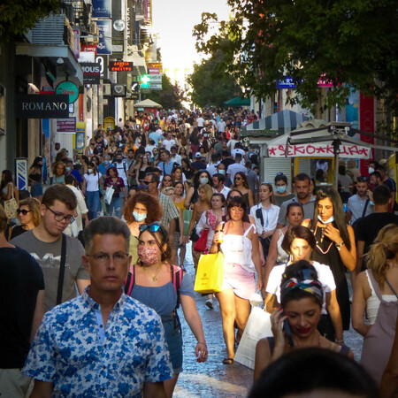 «Απαγορευτικό» για ανεμβολίαστους σε κλειστούς χώρους ψυχαγωγίας μελετά η κυβέρνηση- Τι θα ισχύσει σε σχολεία