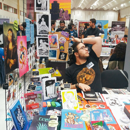 Ο Steve Stivaktis και τα σπαρταριστά queer κόμικς του είναι άλλος ένας καλός λόγος να επισκεφθείς το φετινό ComicDom 