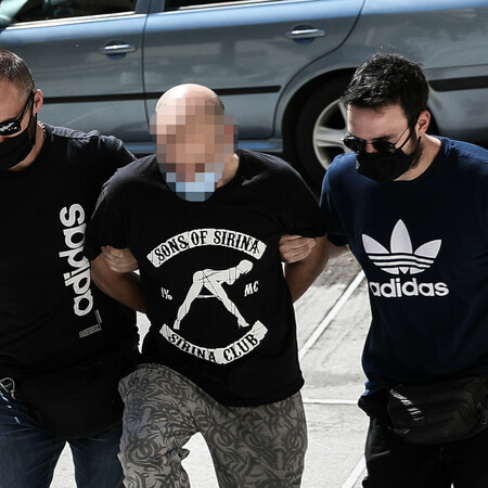 Ηλιούπολη: Έκαψαν το ΙΧ και τη μηχανή του αστυνομικού που κατηγορείται για trafficking